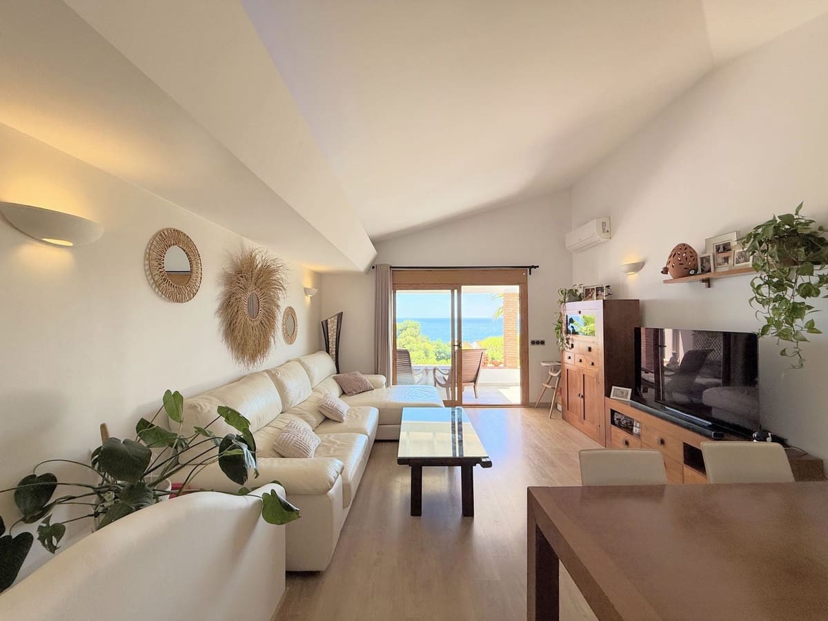 3 bedroom Semi-detached Villa for sale in Bahia Dorada with pool - € 645,000 (Ref: 9670514)
