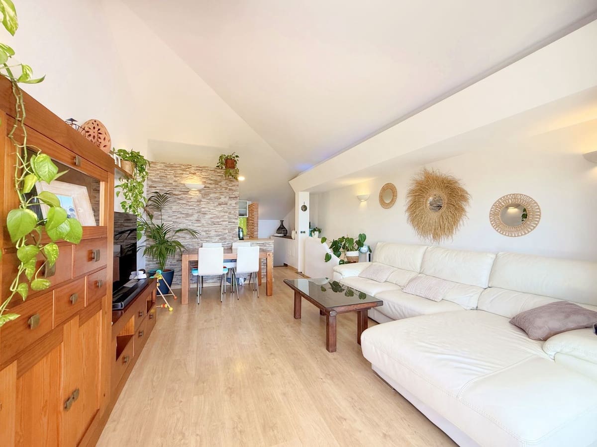 3 bedroom Semi-detached Villa for sale in Bahia Dorada with pool - € 645,000 (Ref: 9670514)
