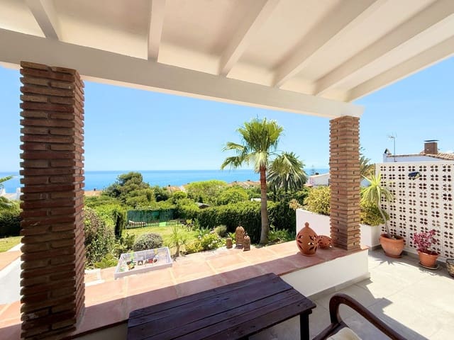 3 chambre Villa/Maison Semi-Mitoyenne à vendre à Bahía Dorada, Estepona avec piscine - 645 000 € (Ref: 9670514)