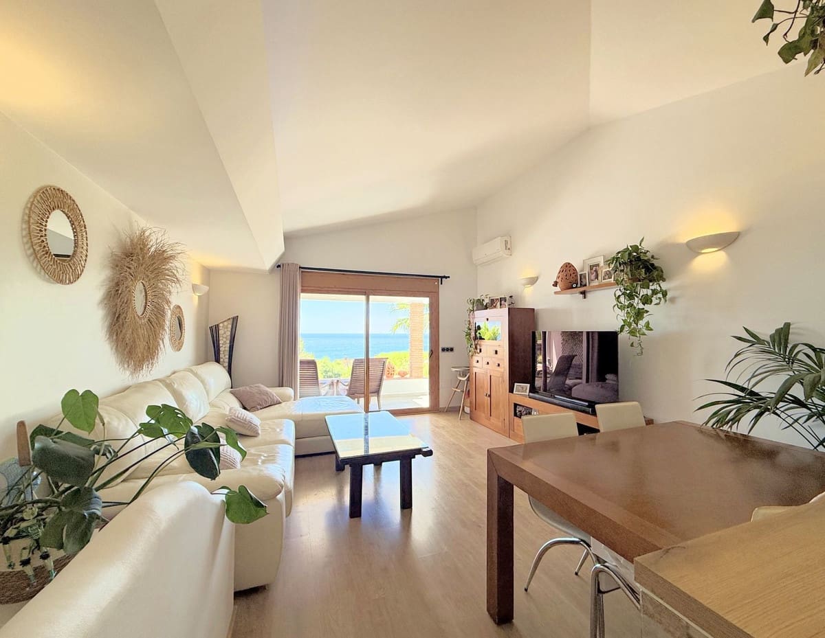 3 bedroom Semi-detached Villa for sale in Bahia Dorada with pool - € 645,000 (Ref: 9670514)
