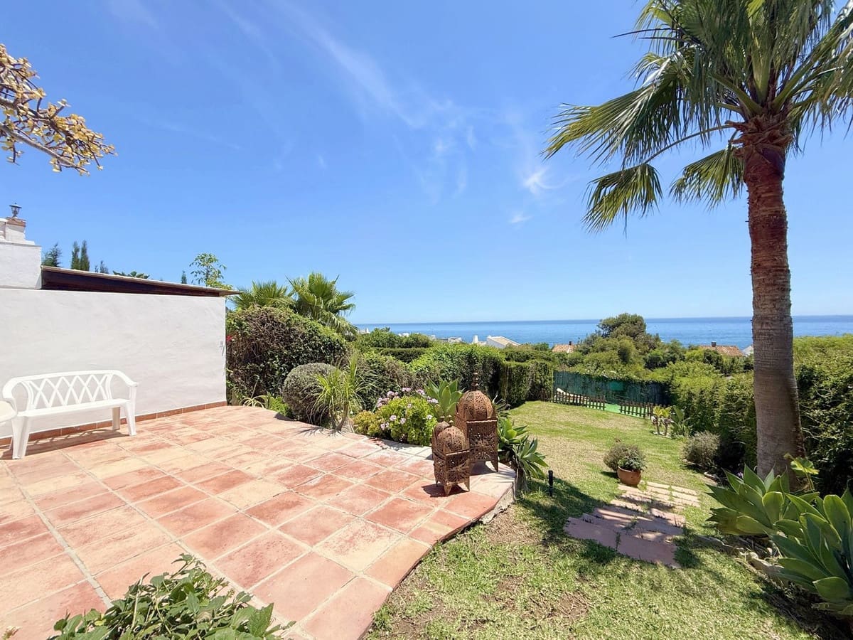 3 bedroom Semi-detached Villa for sale in Bahia Dorada with pool - € 645,000 (Ref: 9670514)