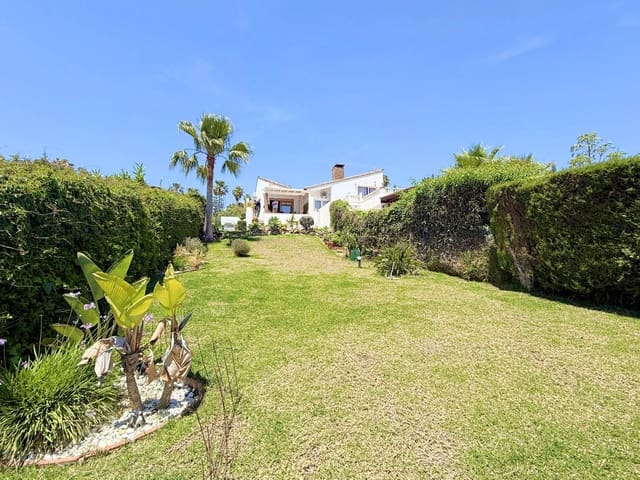 3 chambre Villa/Maison Semi-Mitoyenne à vendre à Bahía Dorada, Estepona avec piscine - 645 000 € (Ref: 9670514)