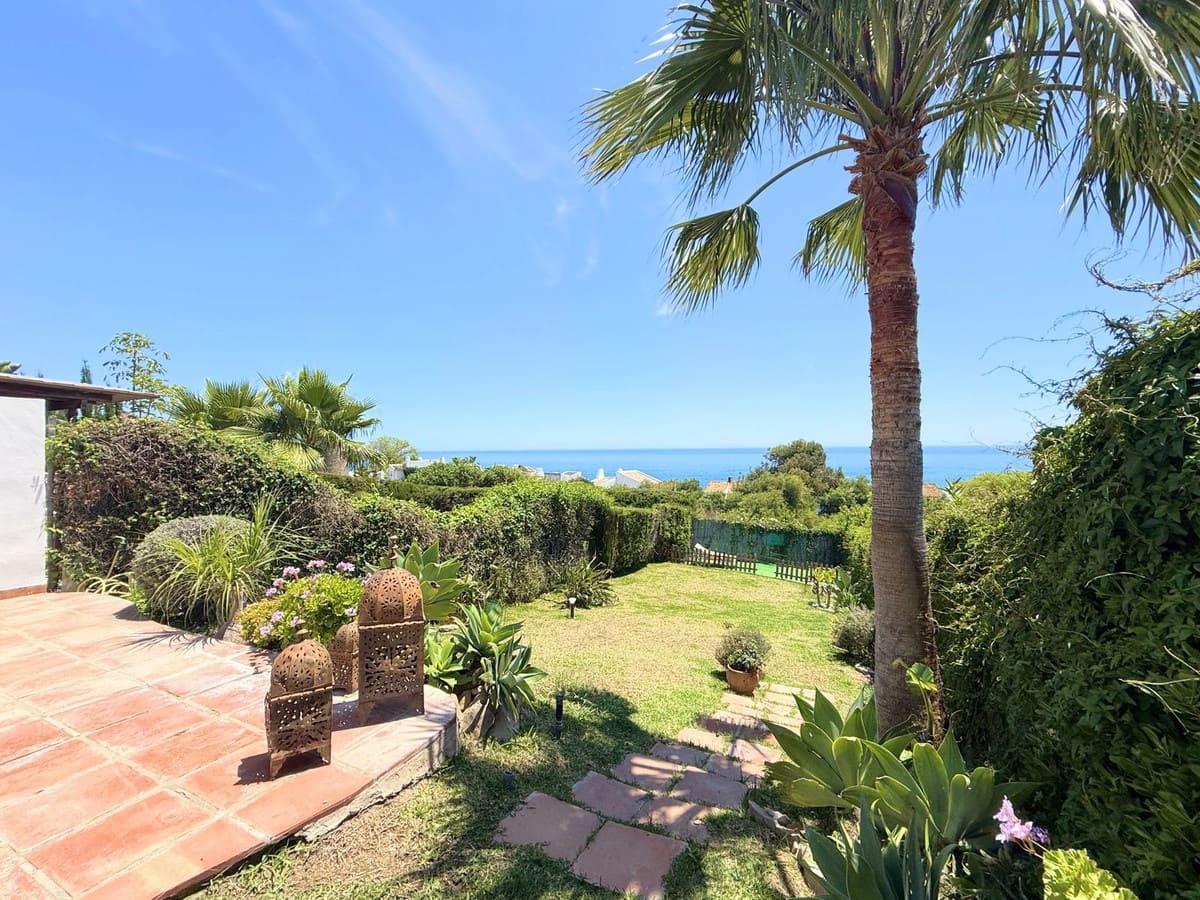 3 bedroom Semi-detached Villa for sale in Bahia Dorada with pool - € 645,000 (Ref: 9670514)