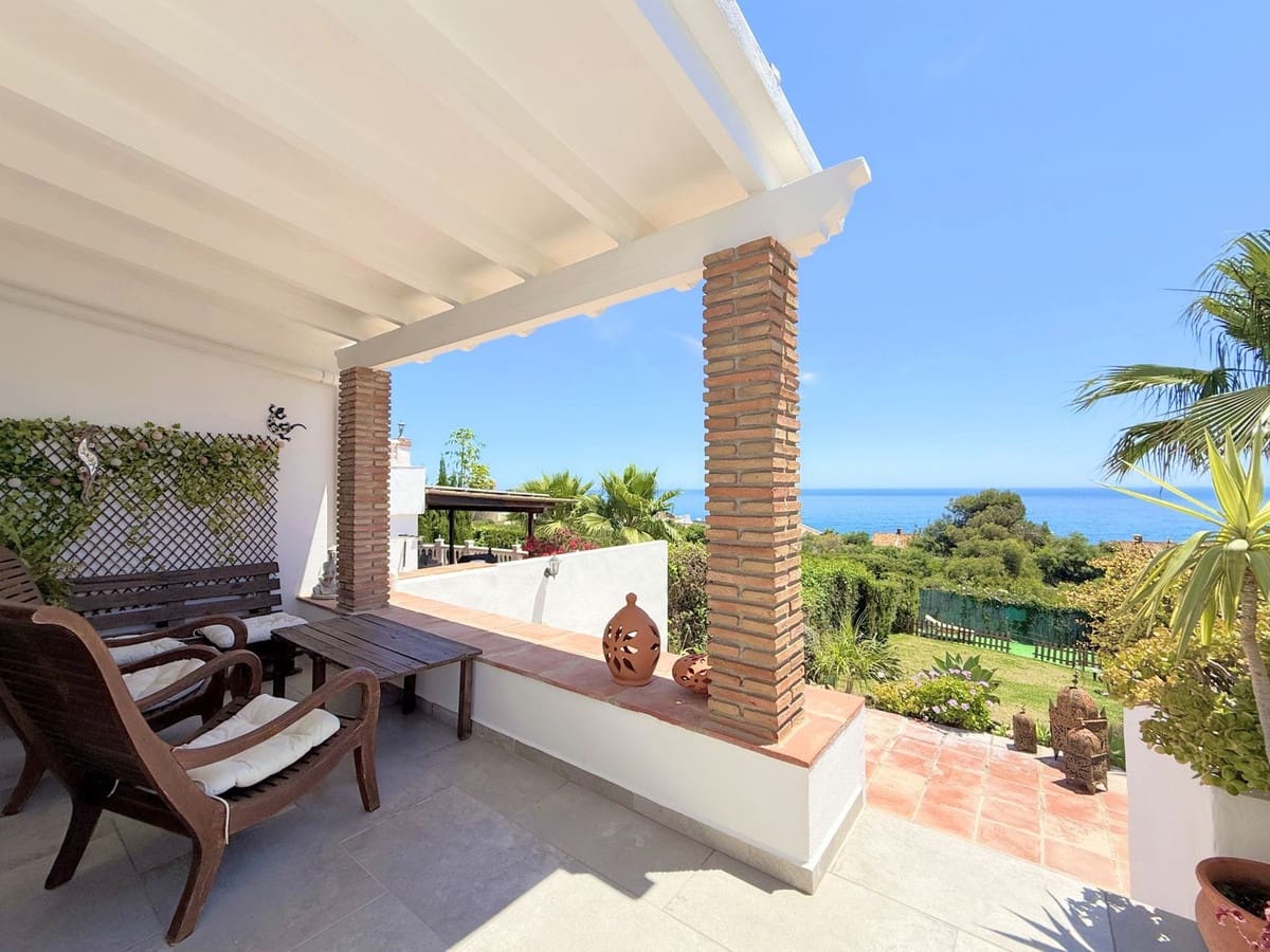 3 bedroom Semi-detached Villa for sale in Bahia Dorada with pool - € 645,000 (Ref: 9670514)