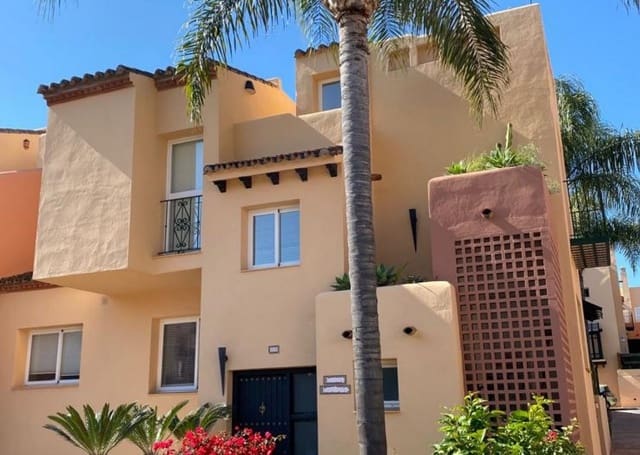 4 makuuhuone Omakotitalo myytävänä paikassa La Dama de Noche - La Alzambra, Marbella mukana uima-altaan - 670 000 € (Ref: 9670515)