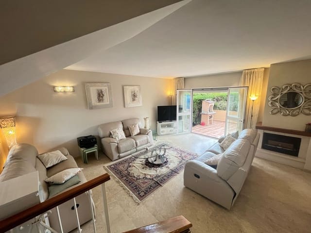 4 makuuhuone Omakotitalo myytävänä paikassa La Dama de Noche - La Alzambra, Marbella mukana uima-altaan - 670 000 € (Ref: 9670515)