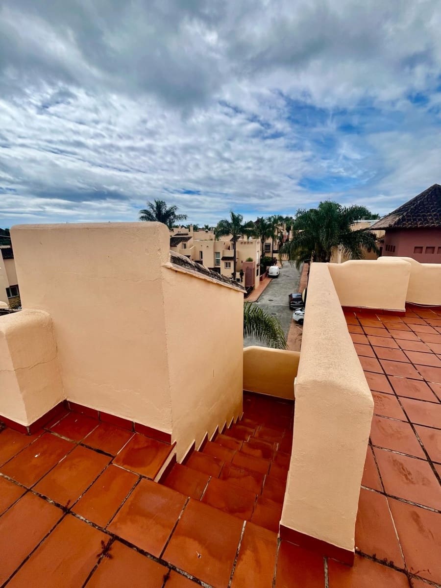 4 bedroom Townhouse for sale in Nueva Andalucia with pool - € 650,000 (Ref: 9670515)