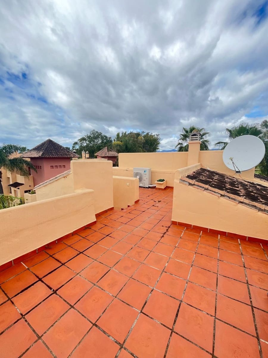 4 bedroom Townhouse for sale in Nueva Andalucia with pool - € 650,000 (Ref: 9670515)