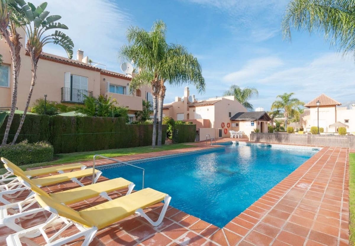 4 bedroom Townhouse for sale in Nueva Andalucia with pool - € 650,000 (Ref: 9670515)
