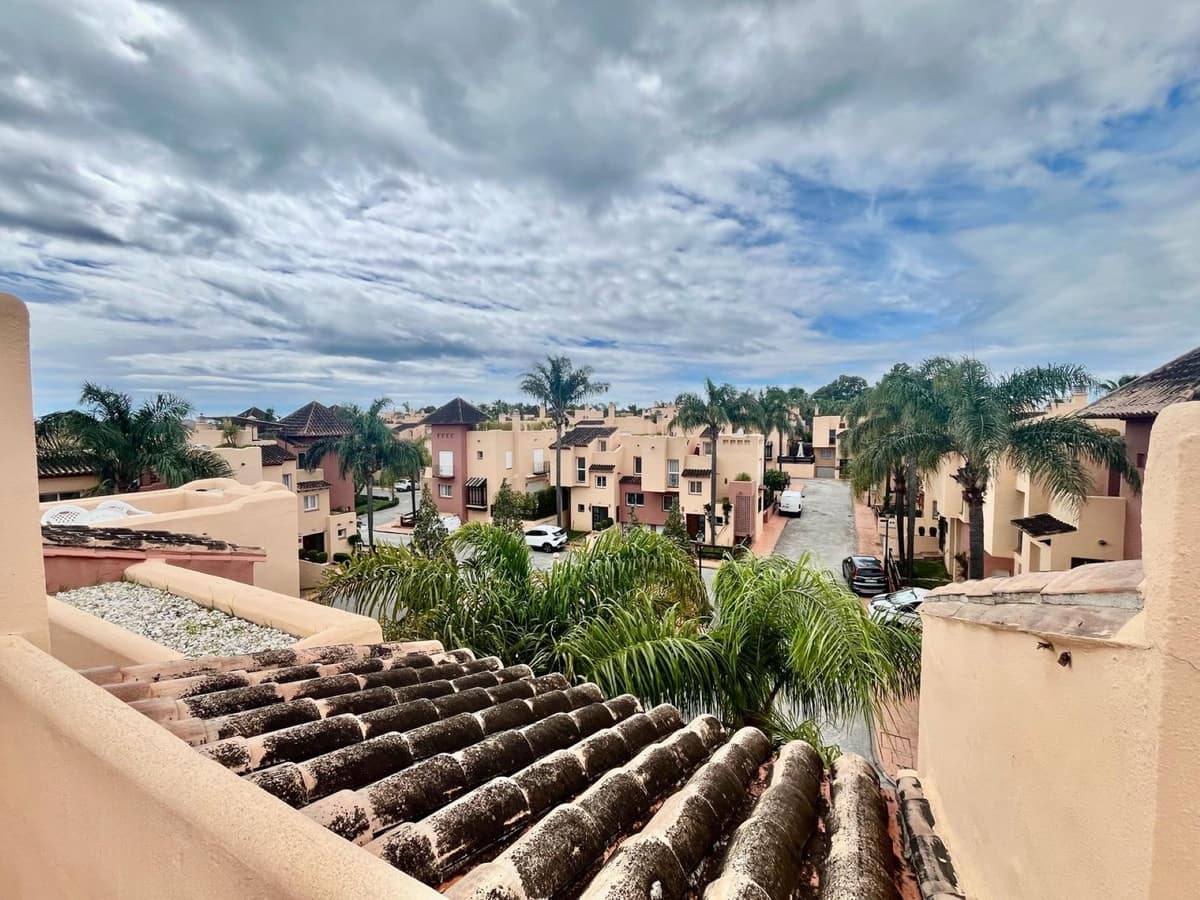 4 bedroom Townhouse for sale in Nueva Andalucia with pool - € 650,000 (Ref: 9670515)