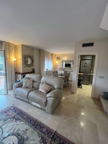 Casa de 4 habitaciones en La Dama de Noche - La Alzambra, Marbella en venta con piscina - 650.000 € (Ref: 9670515)