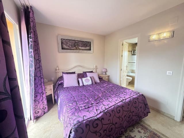 Casa de 4 habitaciones en La Dama de Noche - La Alzambra, Marbella en venta con piscina - 650.000 € (Ref: 9670515)