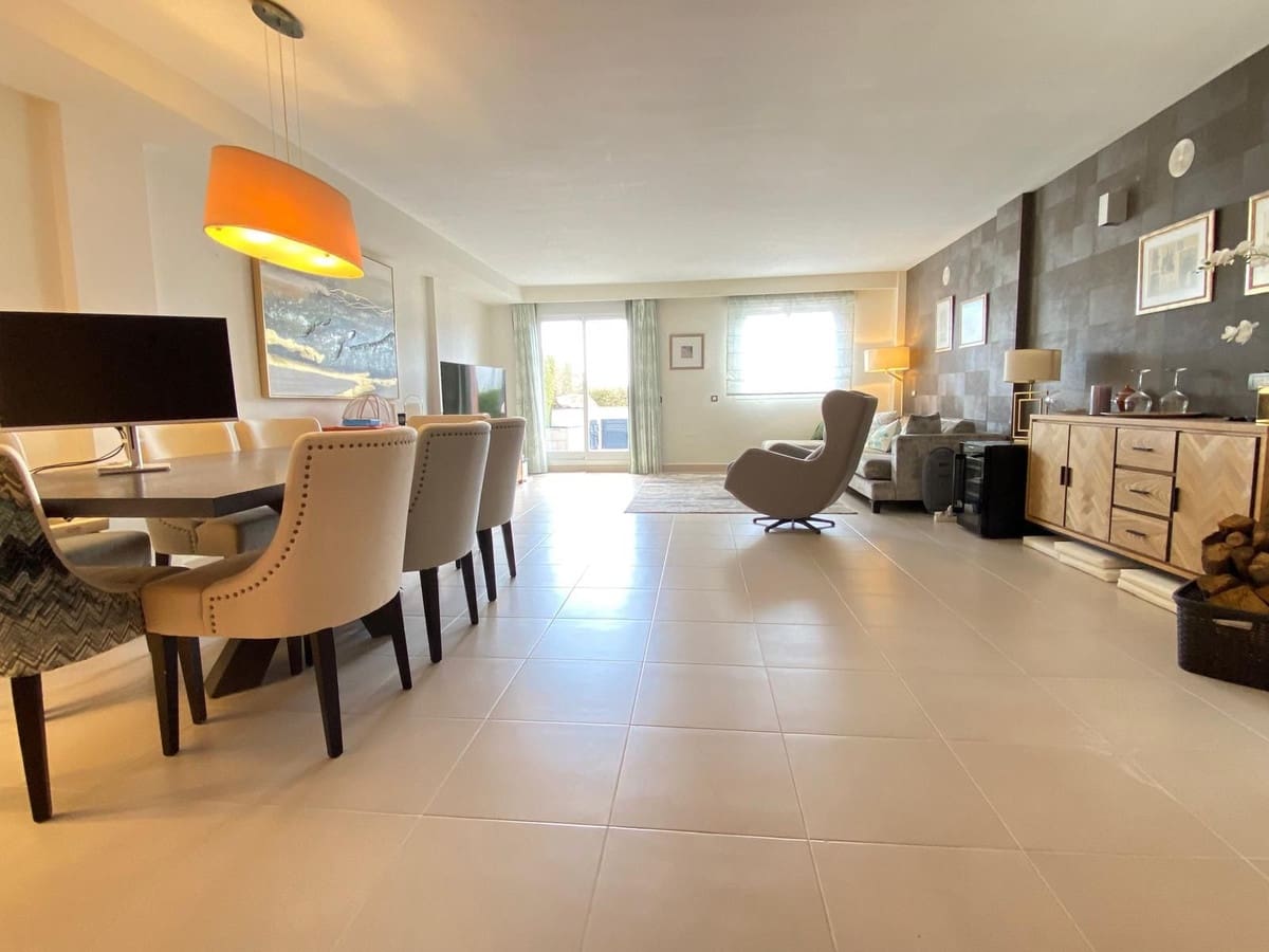 3 Zimmer Haus zu verkaufen in New Golden Mile mit Pool - 530.000 € (Ref: 9670516)