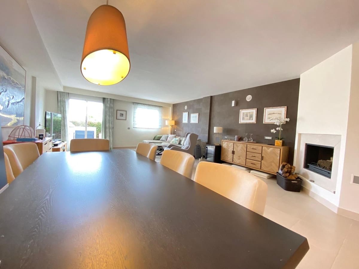 3 Zimmer Haus zu verkaufen in New Golden Mile mit Pool - 530.000 € (Ref: 9670516)