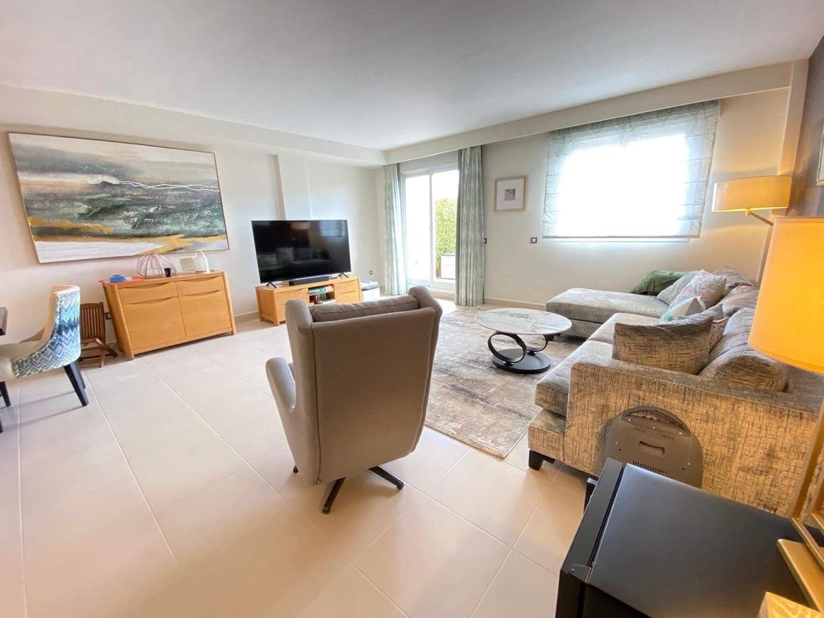 3 Zimmer Haus zu verkaufen in New Golden Mile mit Pool - 530.000 € (Ref: 9670516)