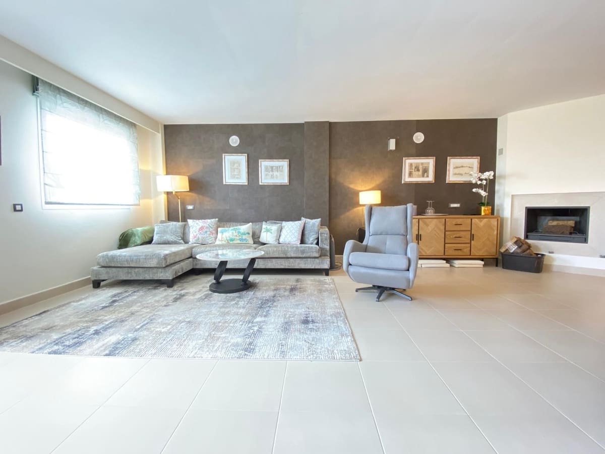 3 Zimmer Haus zu verkaufen in New Golden Mile mit Pool - 530.000 € (Ref: 9670516)