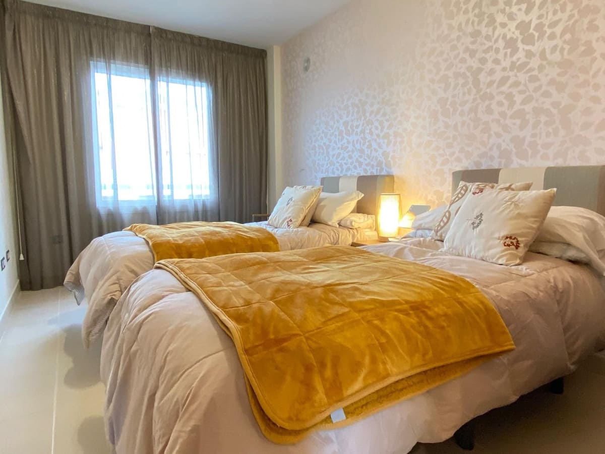 3 Zimmer Haus zu verkaufen in New Golden Mile mit Pool - 530.000 € (Ref: 9670516)