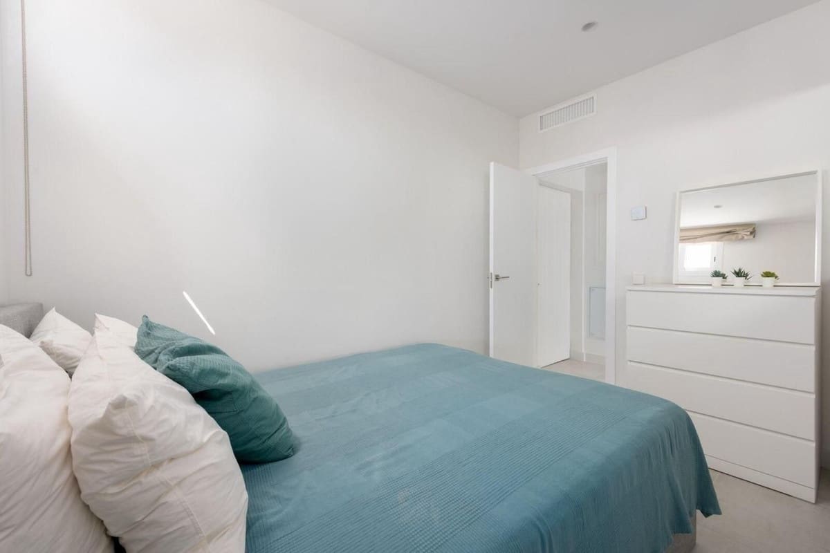 2 bedroom Beach Apartment for sale in Puerto Banus - € 850,000 (Ref: 9670518)