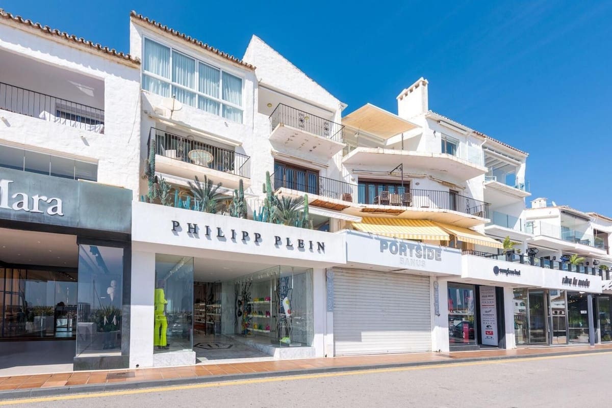 2 bedroom Beach Apartment for sale in Puerto Banus - € 850,000 (Ref: 9670518)