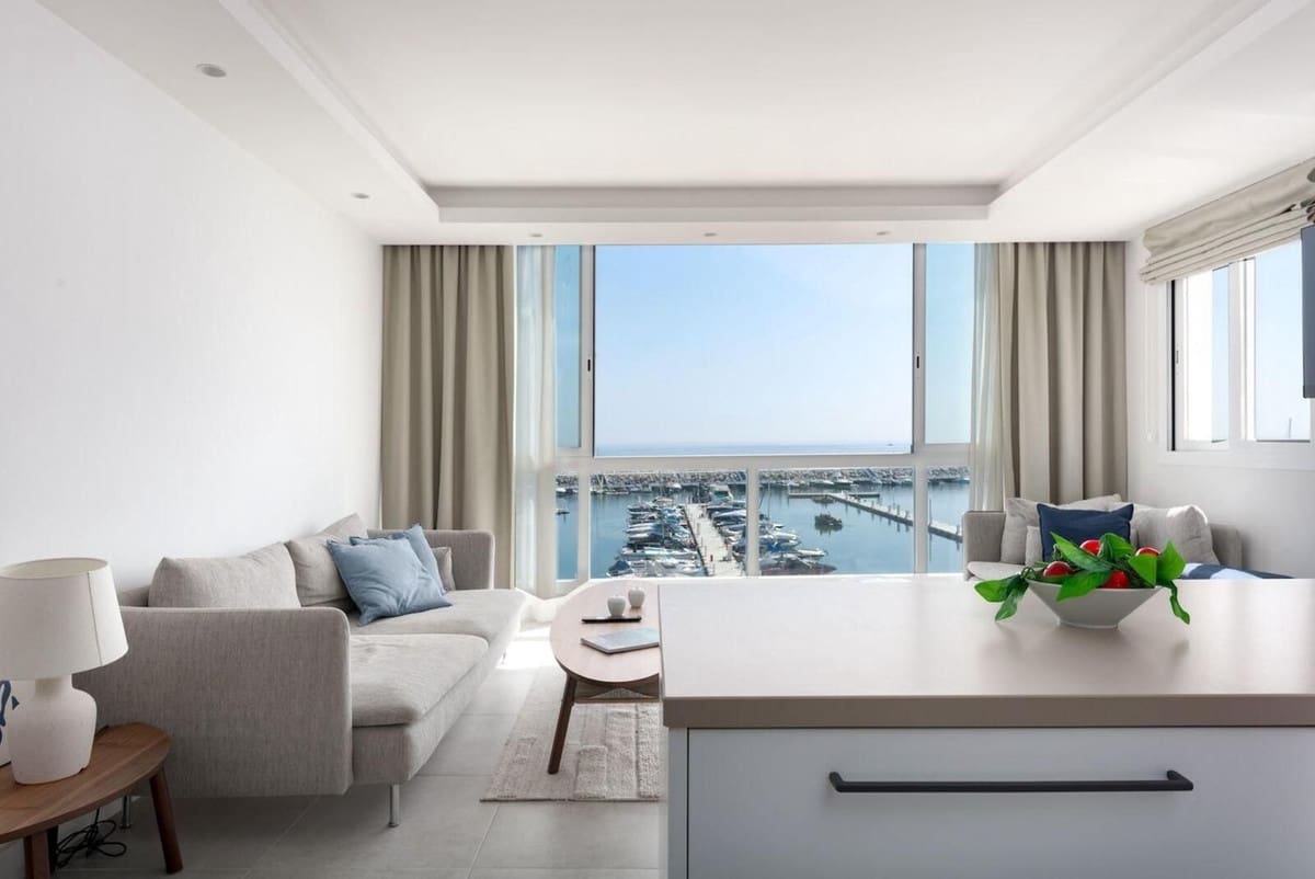 2 bedroom Beach Apartment for sale in Puerto Banus - € 850,000 (Ref: 9670518)