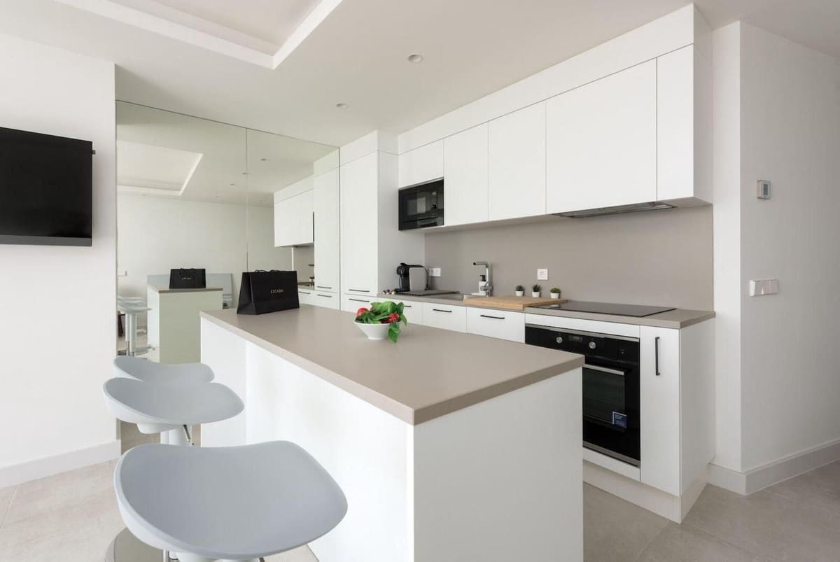 2 bedroom Beach Apartment for sale in Puerto Banus - € 850,000 (Ref: 9670518)