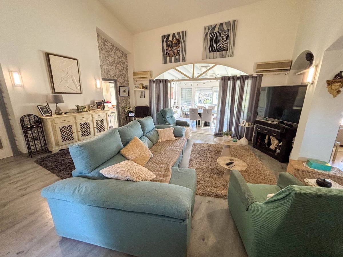 3 Zimmer Finca/Landgut zu verkaufen in Estepona mit Pool - 878.000 € (Ref: 9670519)