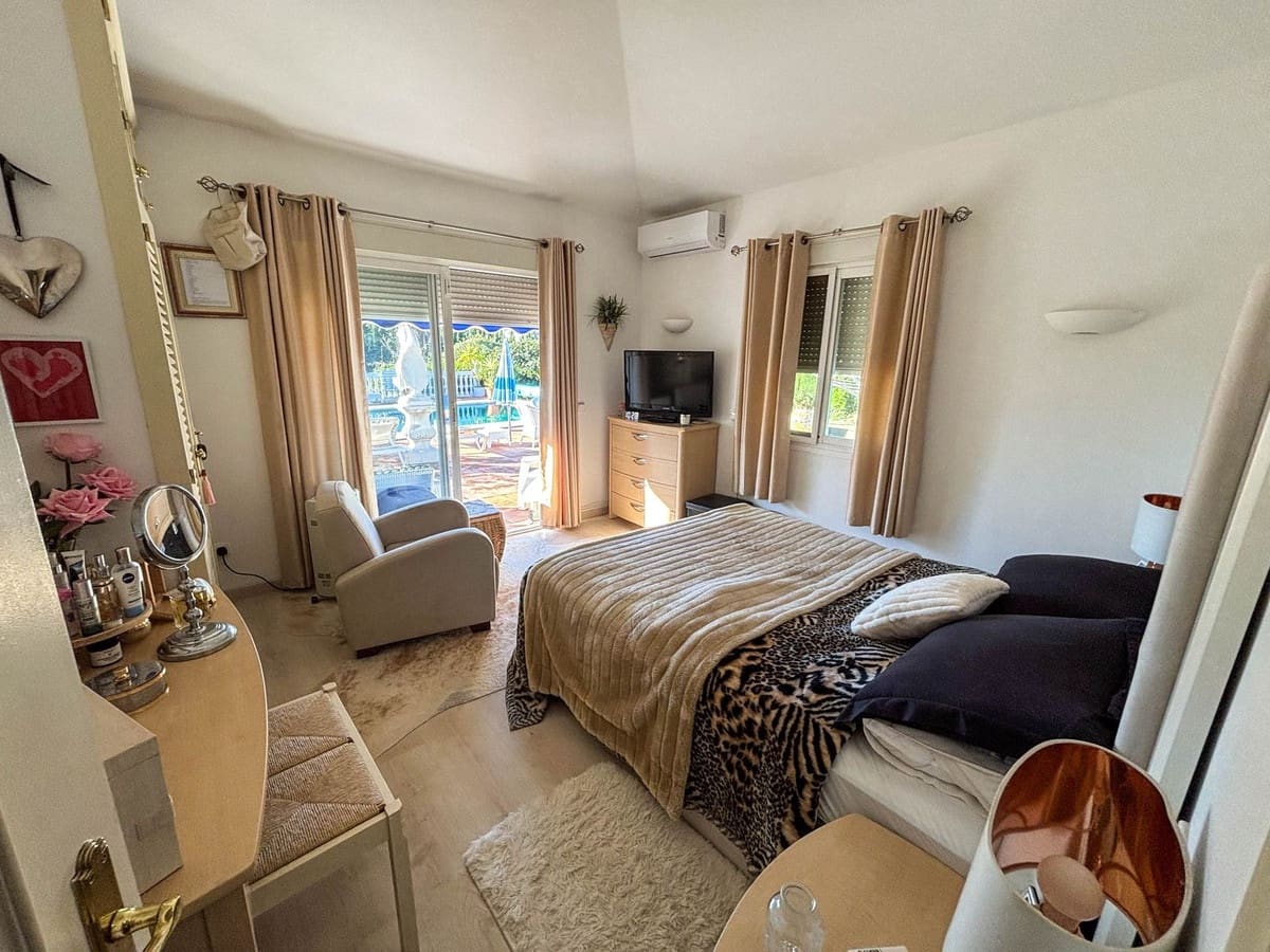 3 Zimmer Finca/Landgut zu verkaufen in Estepona mit Pool - 878.000 € (Ref: 9670519)