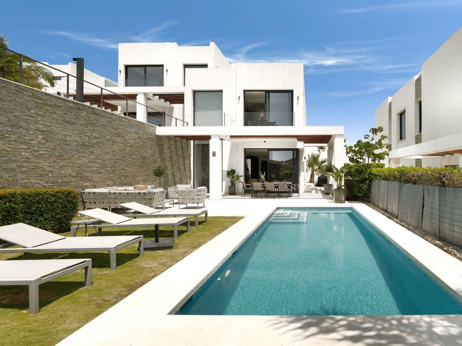 5 soverom Kjedet enebolig til salgs i Marbella med svømmebasseng - € 1 395 000 (Ref: 9674110)