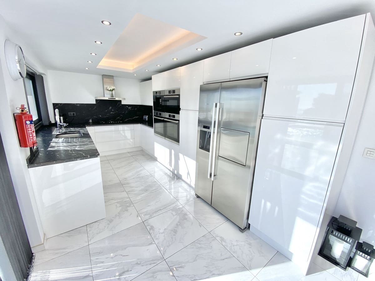 6 sypialnia Willa na sprzedaż w Benalmadena z basenem garażem - 1 395 000 € (Ref: 9674113)