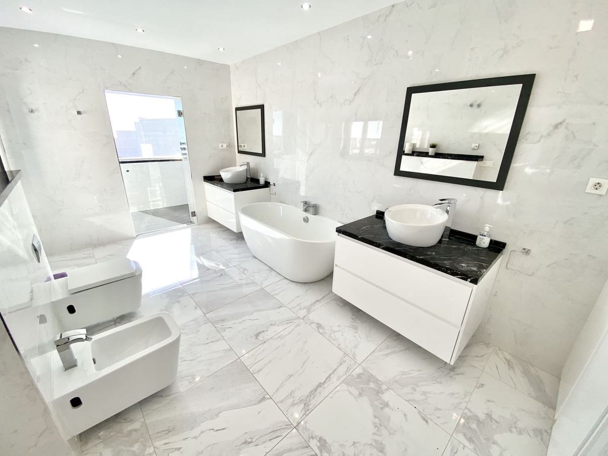 6 sypialnia Willa na sprzedaż w Benalmadena z basenem garażem - 1 395 000 € (Ref: 9674113)