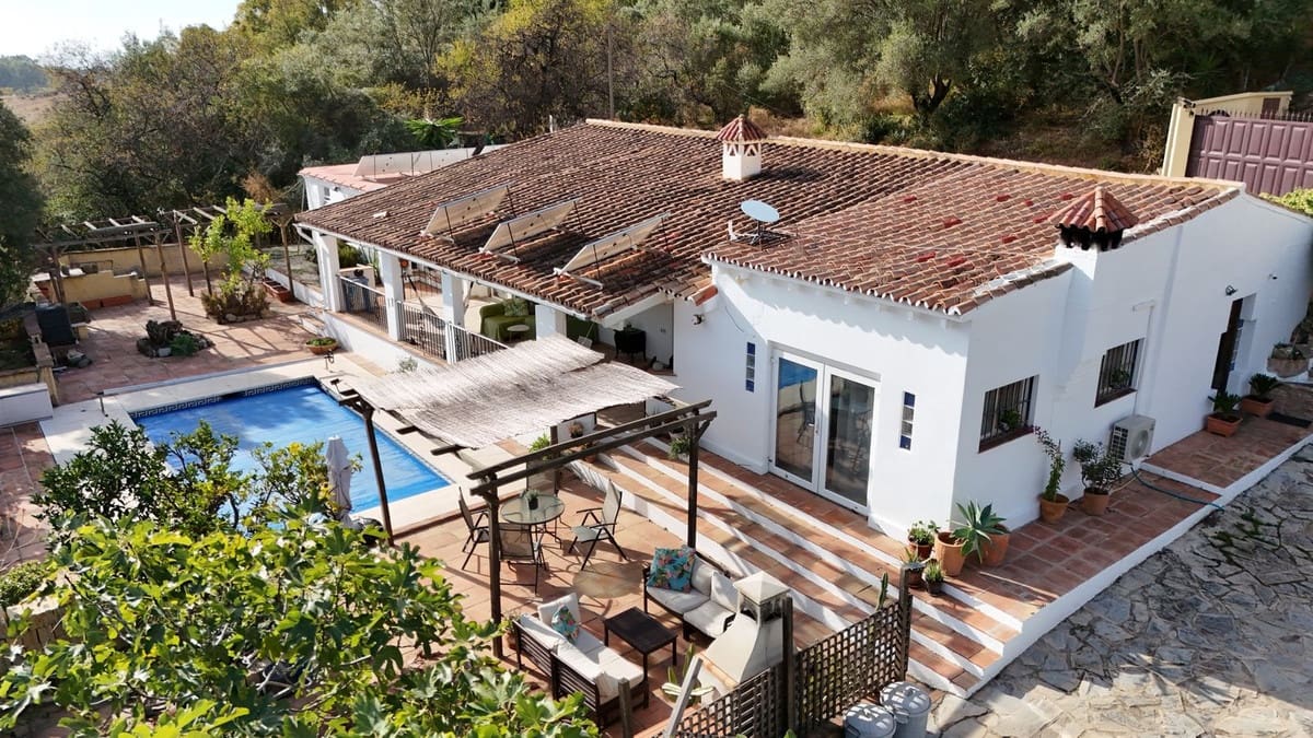 3 sypialnia Finka/Dom wiejski na sprzedaż w Estepona z basenem - 550 000 € (Ref: 9674114)