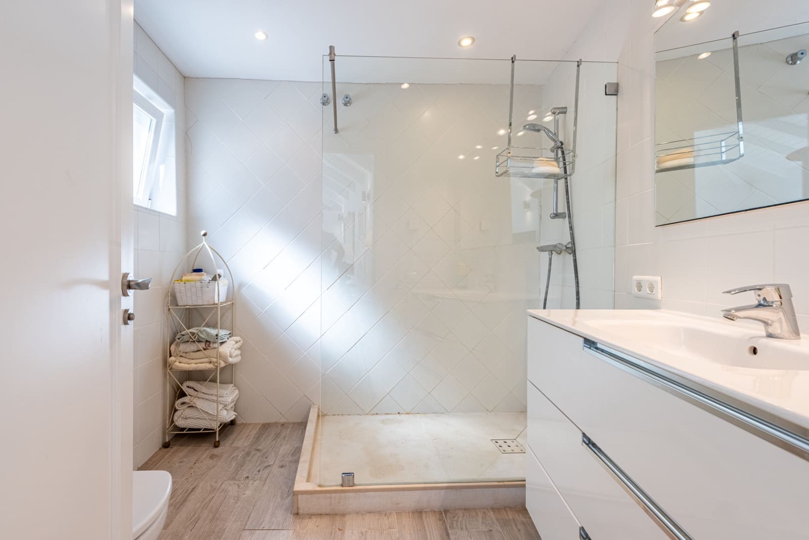 4 quarto Moradia para venda em Benahavis com piscina - 1 150 000 € (Ref: 9677331)