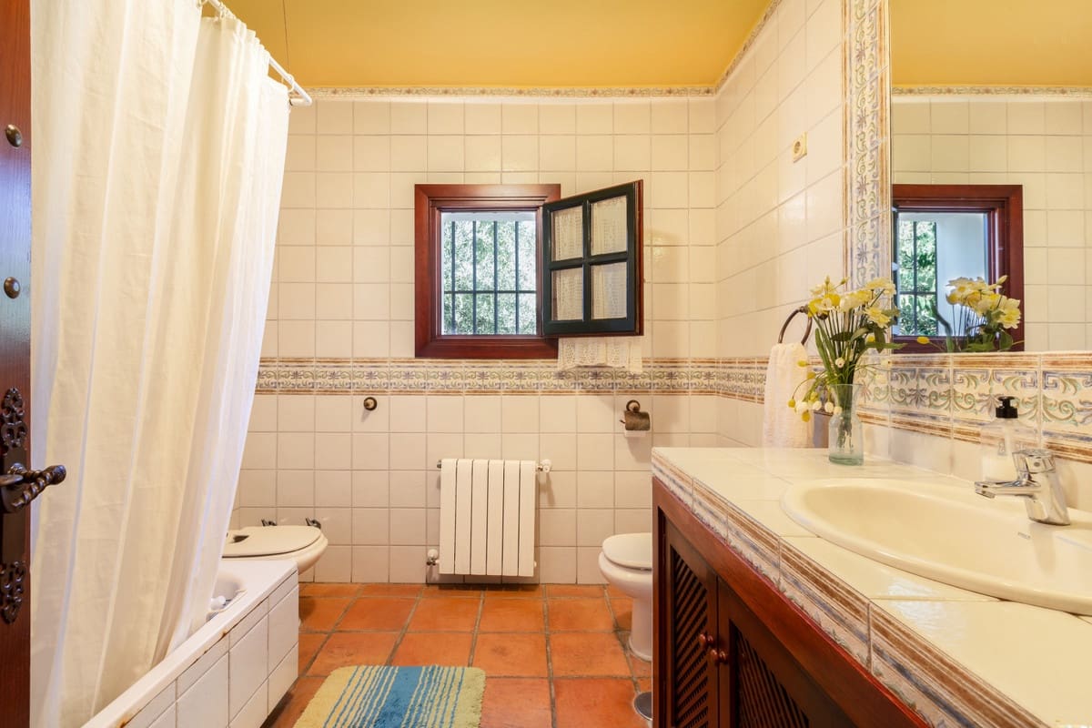 4 bedroom Villa for sale in Elviria with pool garage - € 1,198,000 (Ref: 9677332)