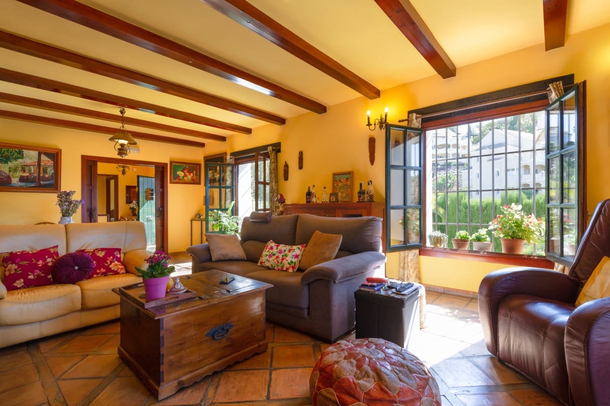 4 sovrum Villa till salu i Elviria med pool garage - 1 198 000 € (Ref: 9677332)