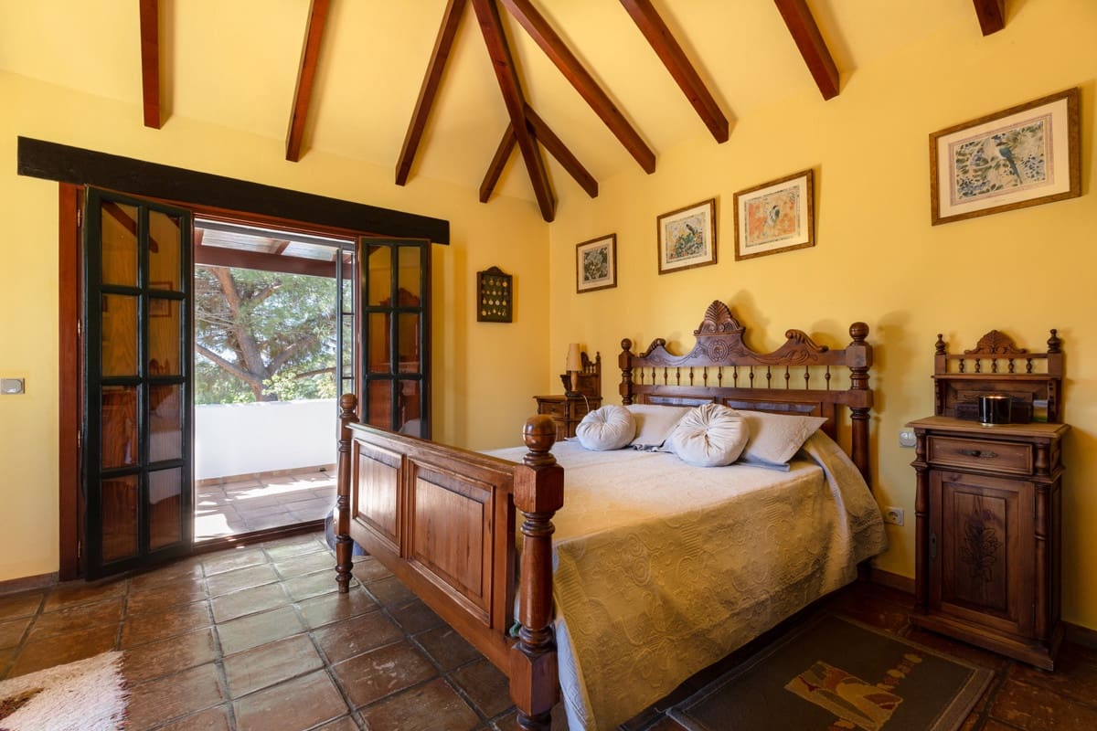 4 sovrum Villa till salu i Elviria med pool garage - 1 198 000 € (Ref: 9677332)