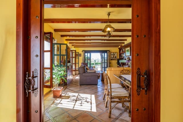 4 bedroom Villa for sale in Elviria, Marbella with pool garage - € 1,198,000 (Ref: 9677332)