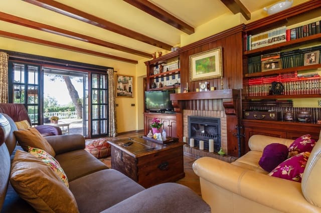 4 bedroom Villa for sale in Elviria, Marbella with pool garage - € 1,198,000 (Ref: 9677332)