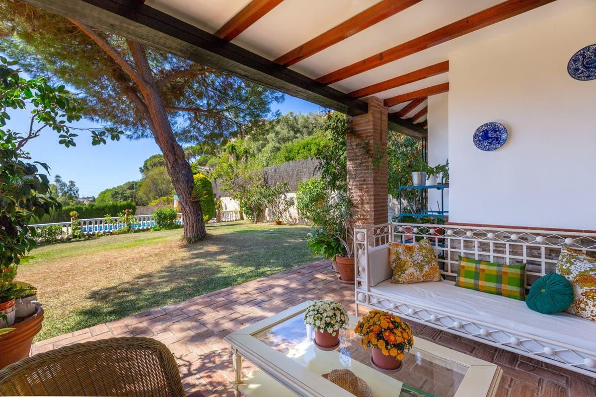 4 sovrum Villa till salu i Elviria med pool garage - 1 198 000 € (Ref: 9677332)