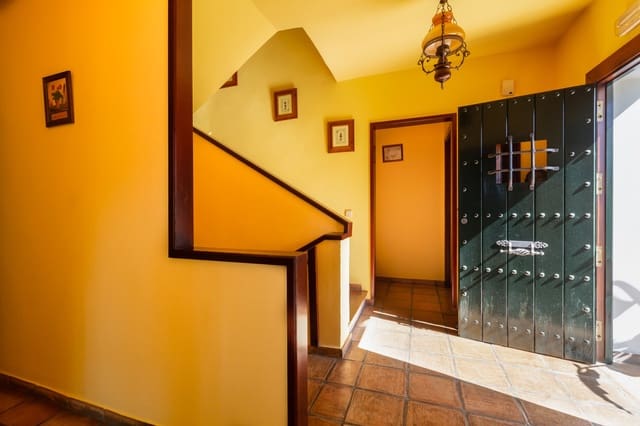 4 quarto Moradia para venda em Elviria, Marbella com piscina garagem - 1 250 000 € (Ref: 9677332)