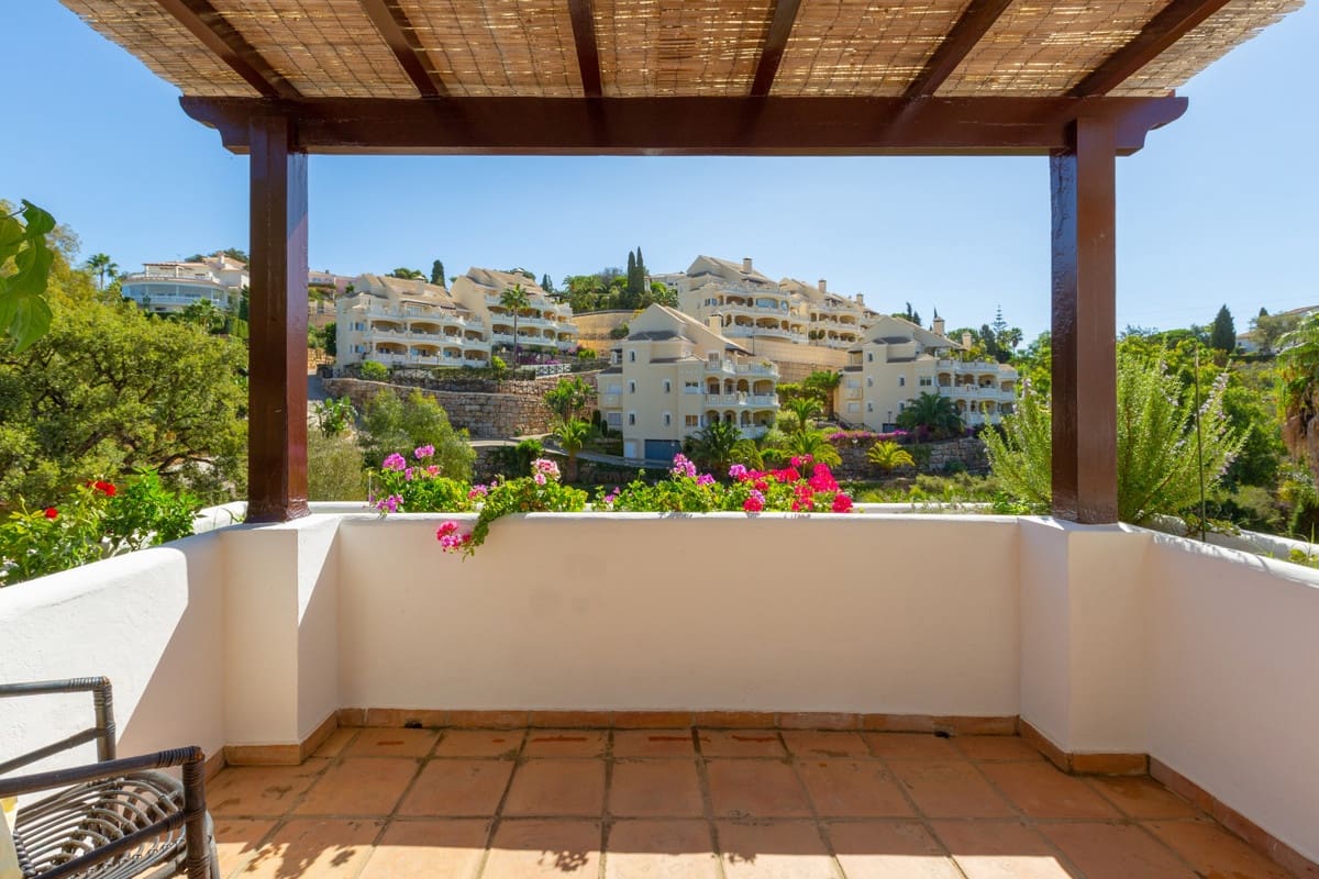 4 bedroom Villa for sale in Elviria with pool garage - € 1,250,000 (Ref: 9677332)