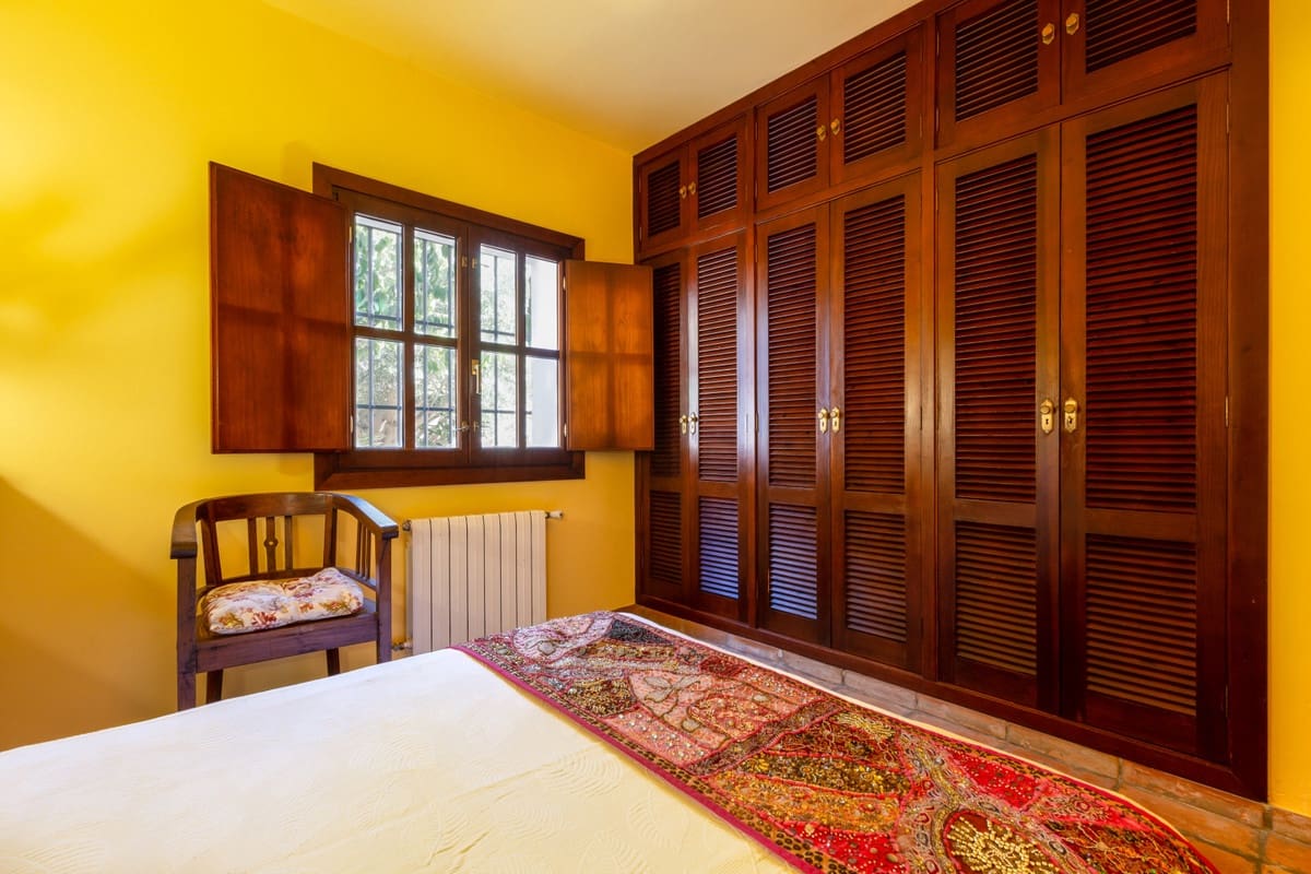 4 bedroom Villa for sale in Elviria with pool garage - € 1,250,000 (Ref: 9677332)