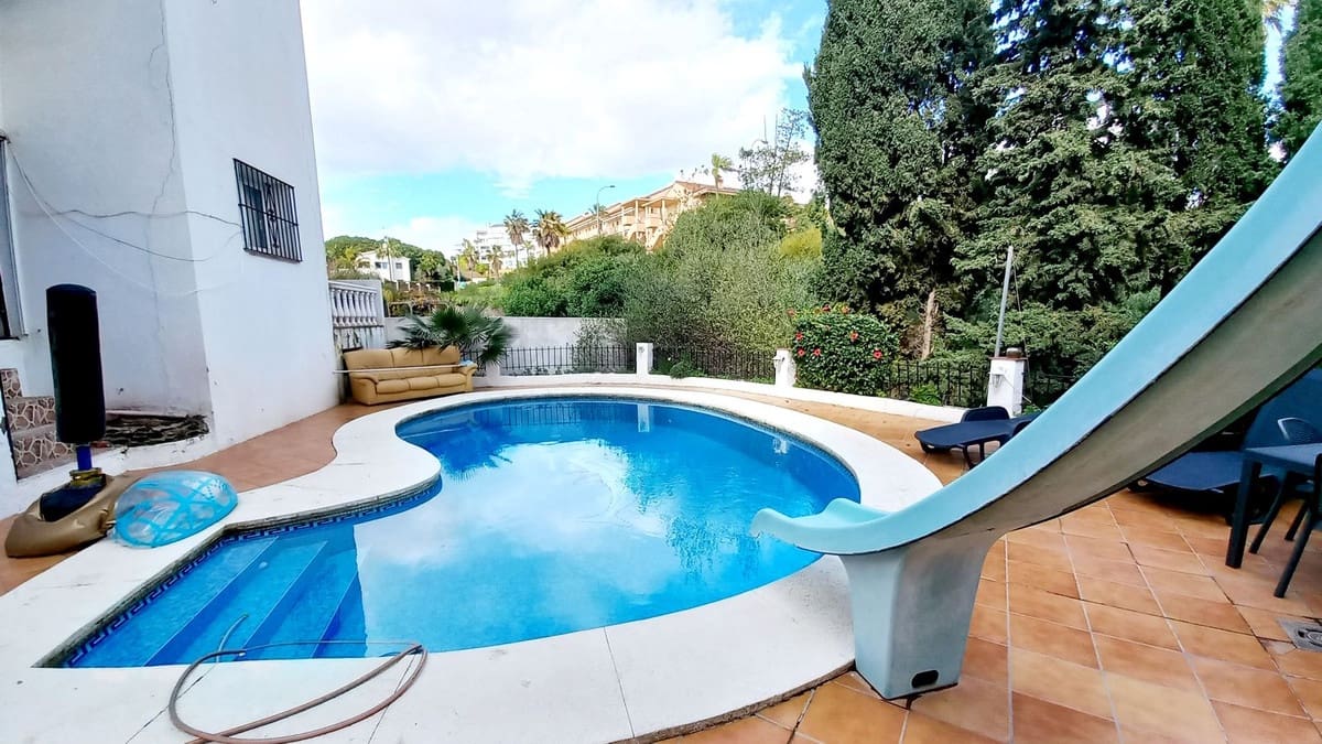 6 soveværelse Villa til salg i El Faro med swimmingpool - € 749.000 (Ref: 9677335)