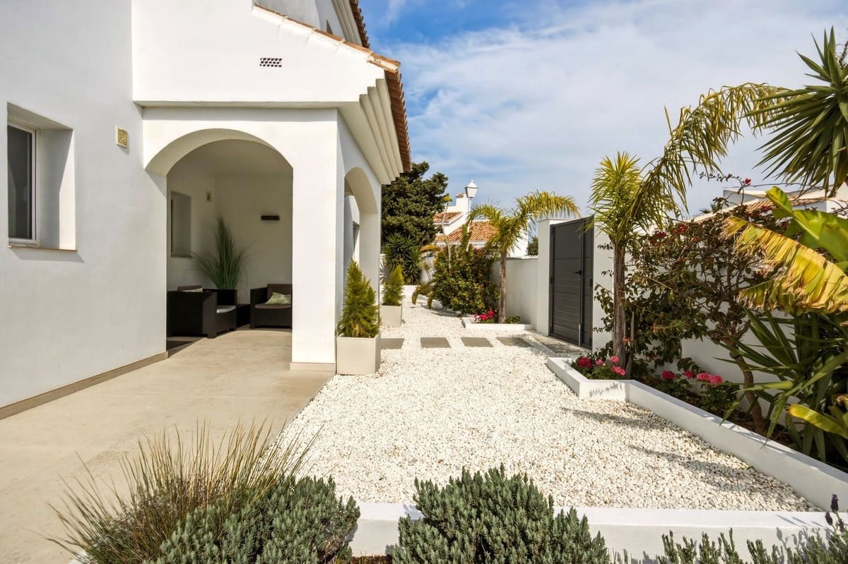 6 chambre Villa/Maison à vendre à Mijas avec piscine - 1 095 000 € (Ref: 9677336)