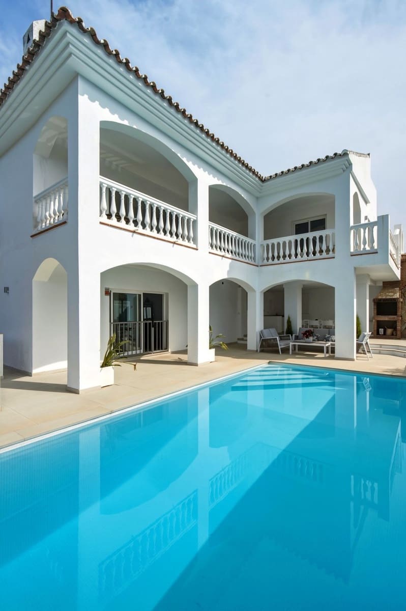 6 chambre Villa/Maison à vendre à Mijas avec piscine - 1 095 000 € (Ref: 9677336)