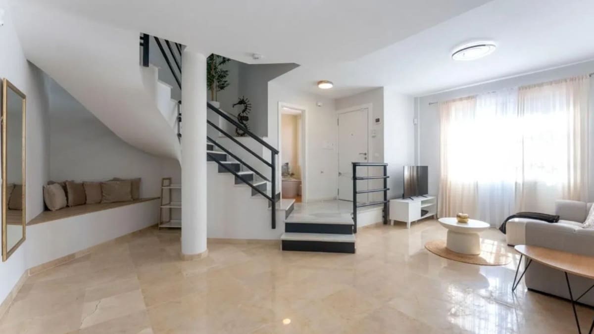 3 chambre Villa/Maison Semi-Mitoyenne à vendre à Marbella avec piscine - 770 000 € (Ref: 9677339)