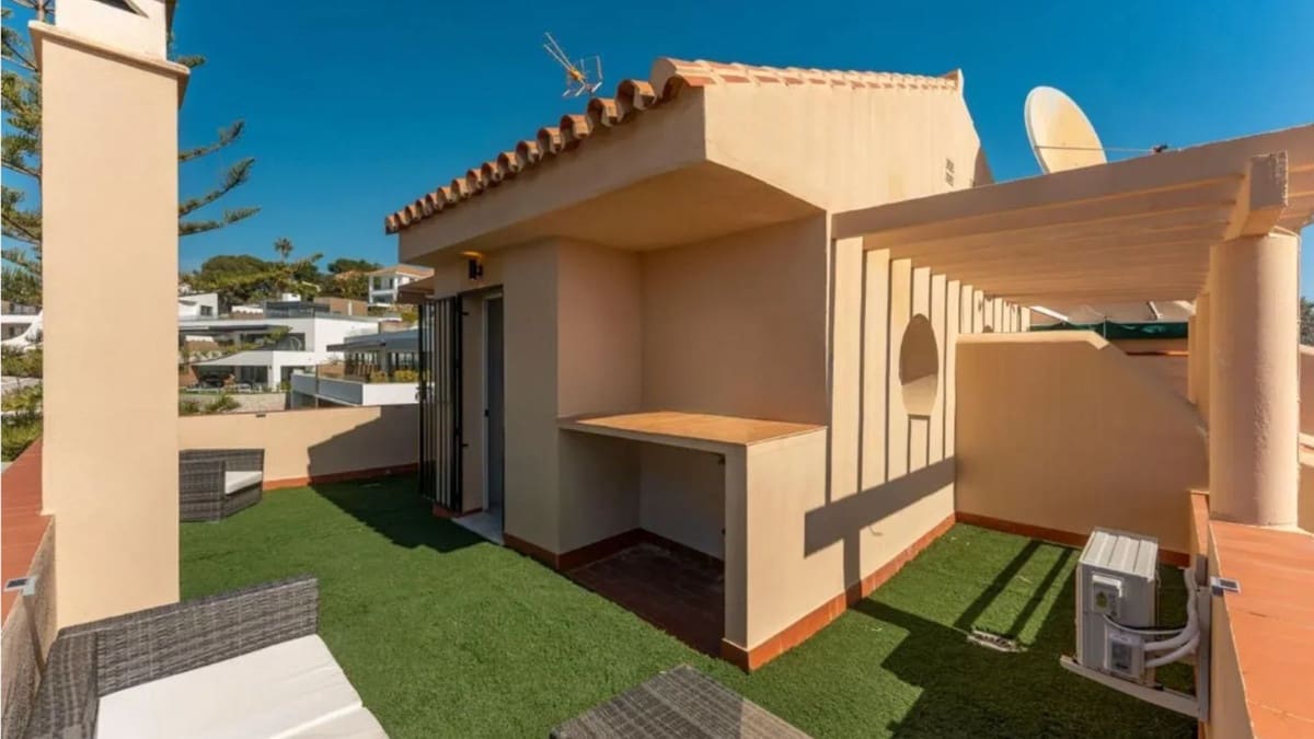 3 chambre Villa/Maison Semi-Mitoyenne à vendre à Marbella avec piscine - 770 000 € (Ref: 9677339)