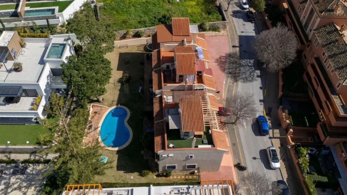 3 chambre Villa/Maison Semi-Mitoyenne à vendre à Marbella avec piscine - 770 000 € (Ref: 9677339)