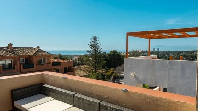 3 quarto Moradia Geminada para venda em Marbella com piscina - 770 000 € (Ref: 9677339)