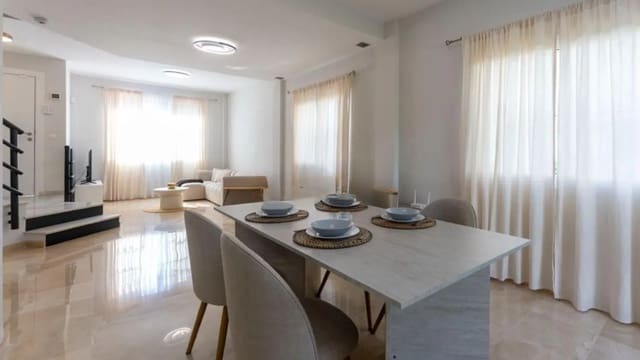 3 quarto Moradia Geminada para venda em Marbella com piscina - 770 000 € (Ref: 9677339)