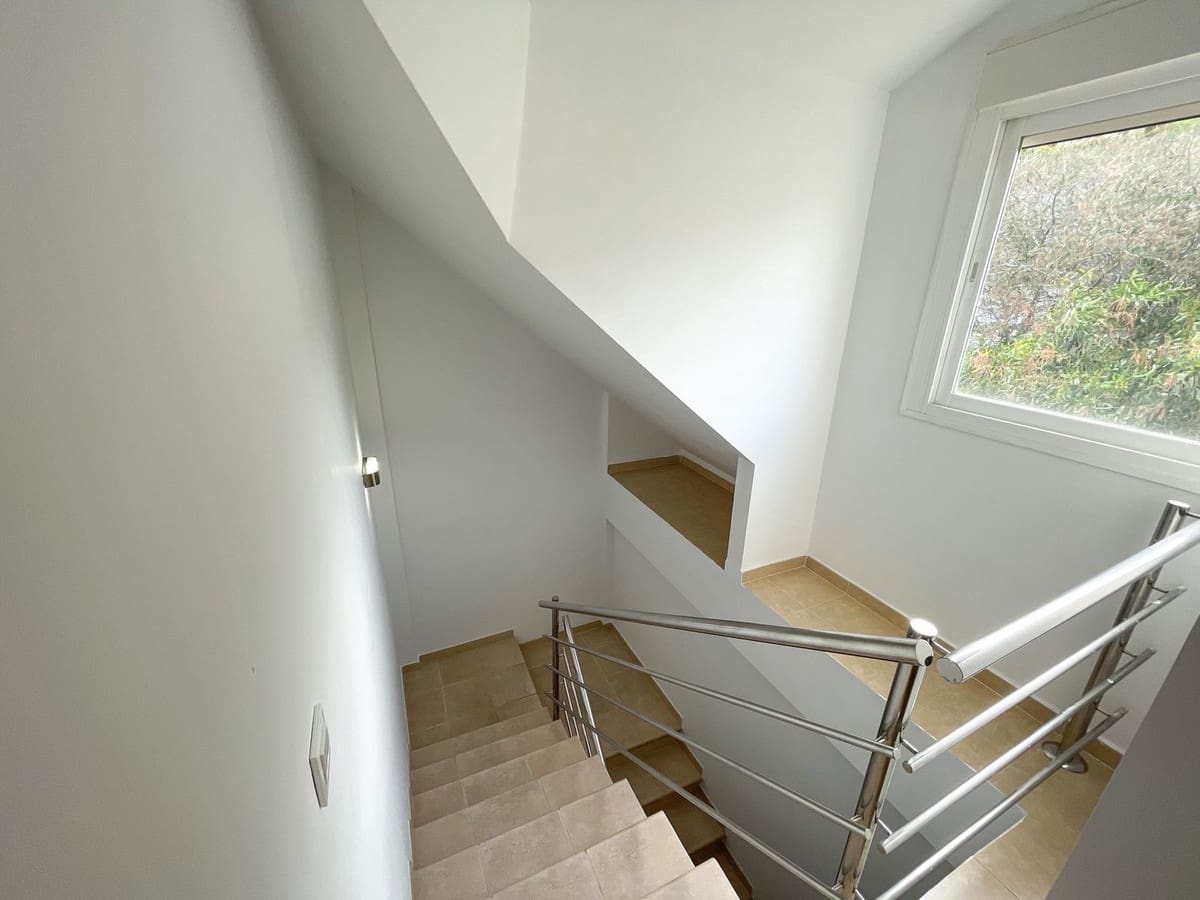 3 soverom Kjedet enebolig til salgs i Benalmadena med svømmebasseng garasje - € 830 000 (Ref: 9677340)